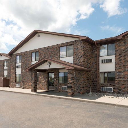 Super 8 By Wyndham Perham Hotel Exterior foto