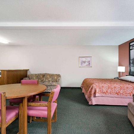Super 8 By Wyndham Perham Hotel Exterior foto