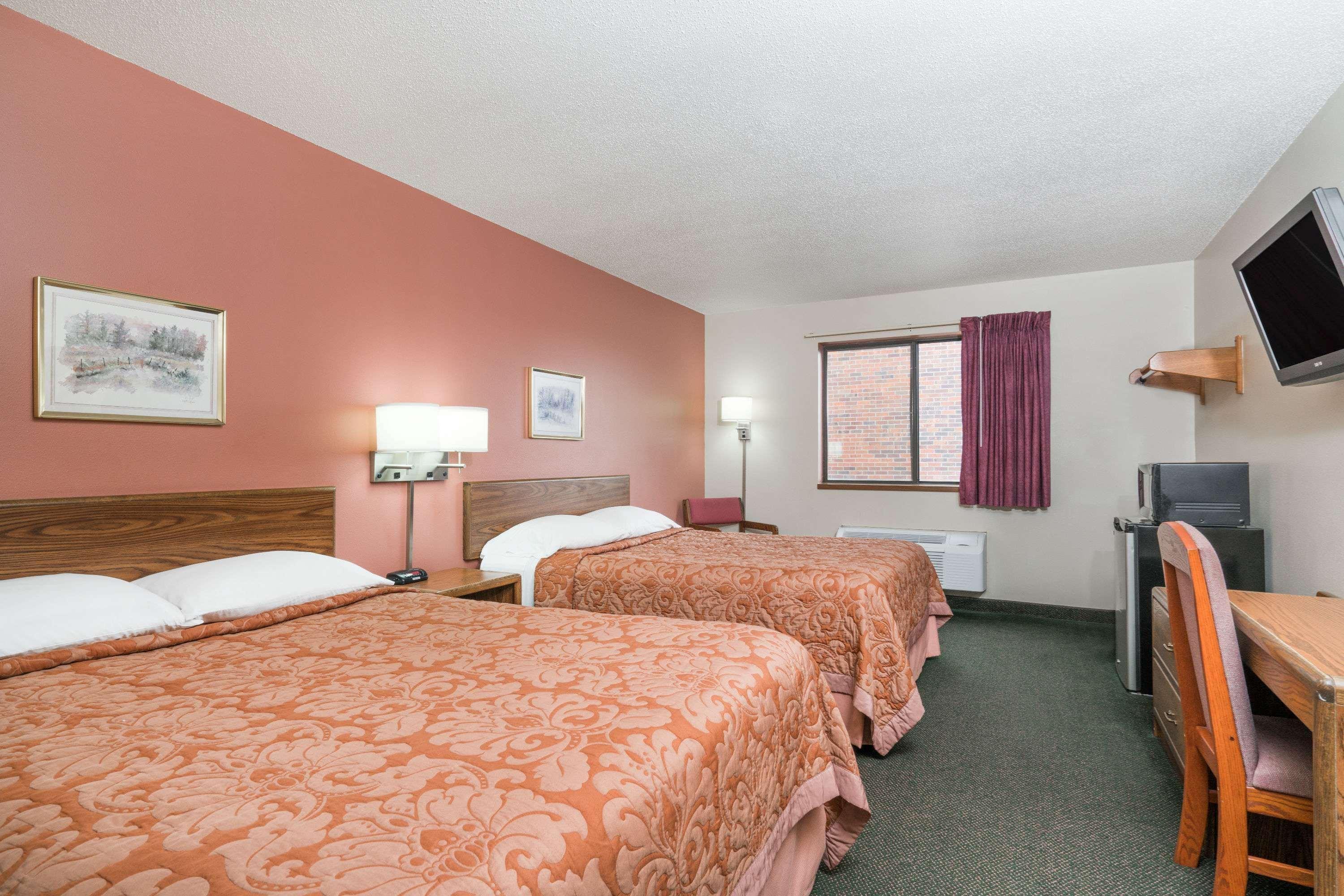 Super 8 By Wyndham Perham Hotel Exterior foto