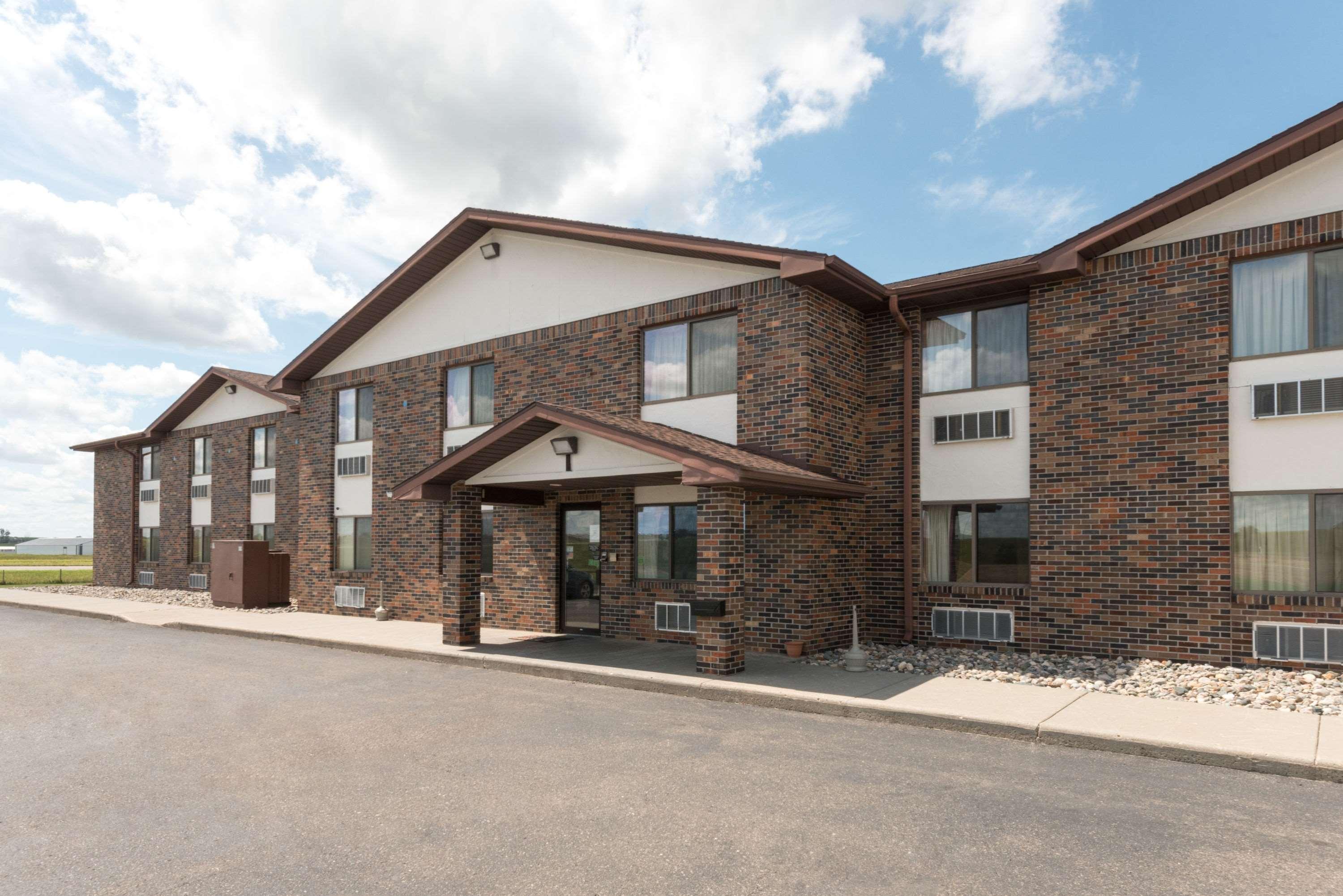 Super 8 By Wyndham Perham Hotel Exterior foto