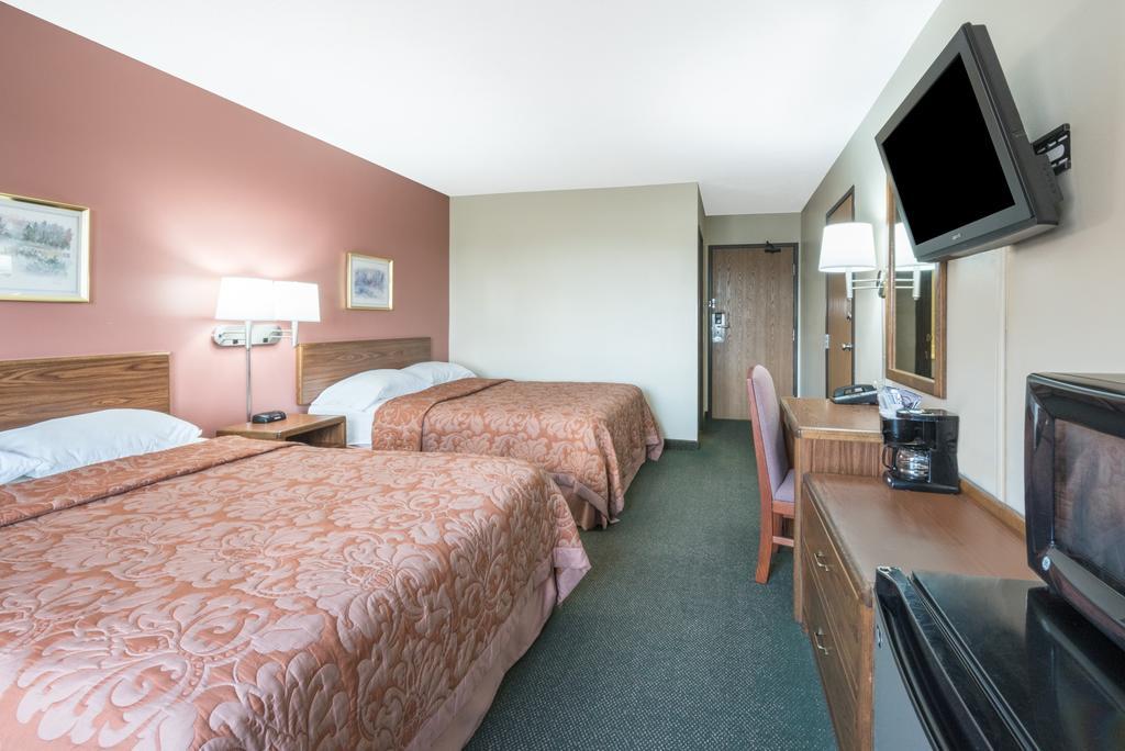 Super 8 By Wyndham Perham Hotel Exterior foto