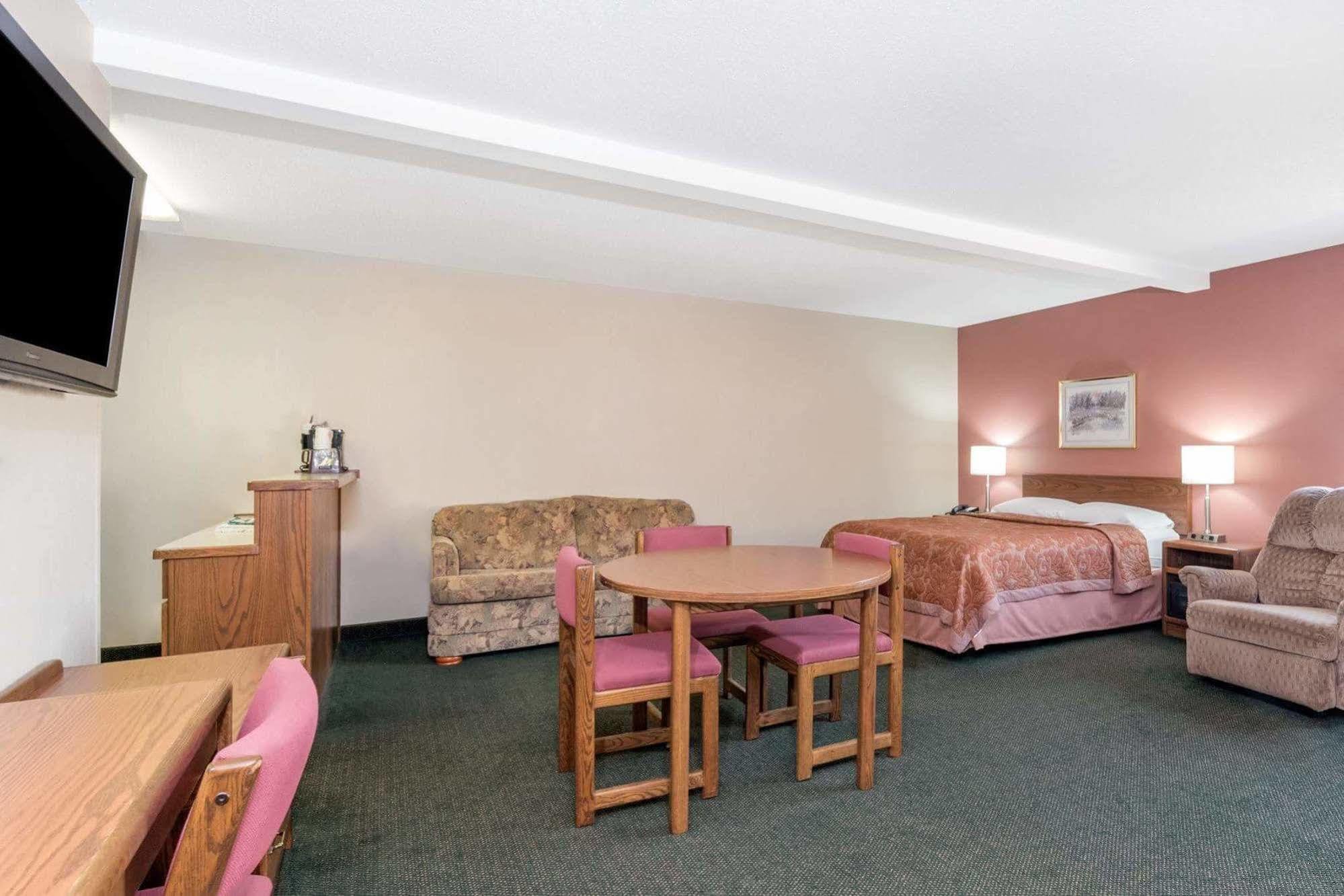 Super 8 By Wyndham Perham Hotel Exterior foto